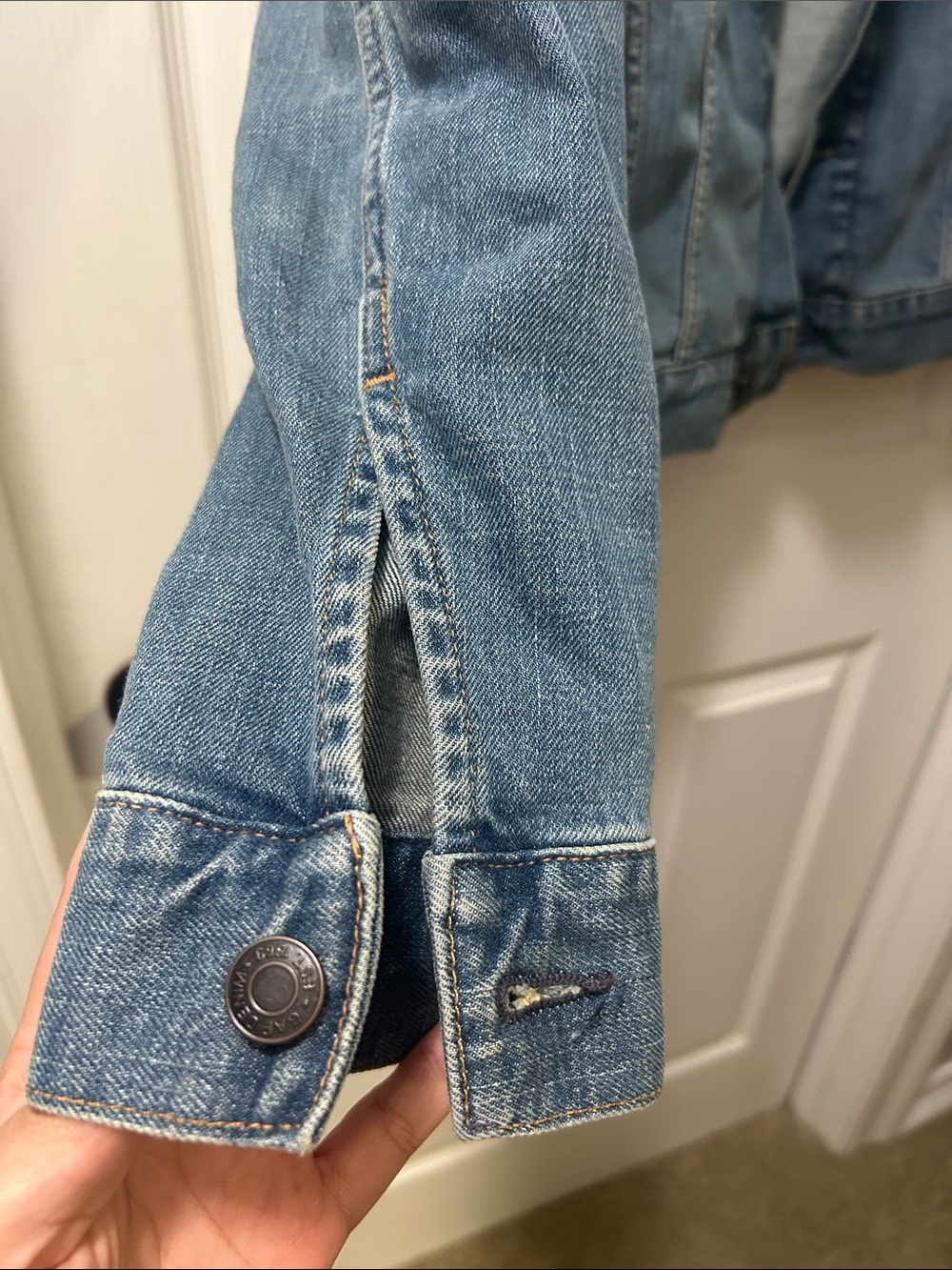 GAP Women's Medium Wash Blue Denim Jacket with Star Embroidery - Picture 3 of 8
